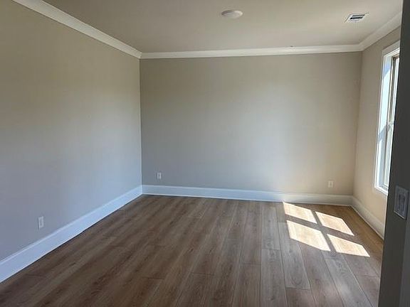 5th image of 4185 Trinity Oaks Trl