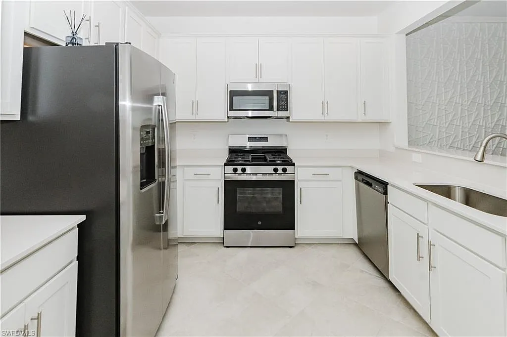 3 bed, 2.5 bath, 1879 sqft, $2,195 — Photo 1