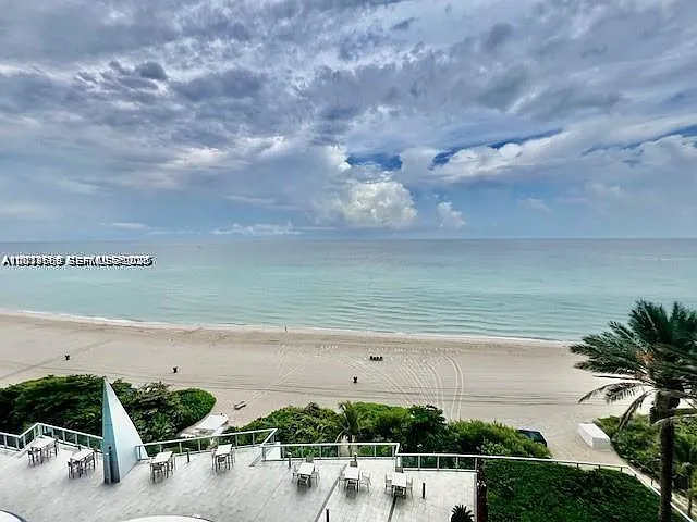 Jade Ocean Condo — Photo 1
