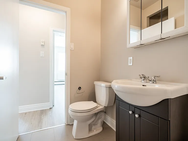 200 Bronson Ave — Photo 47