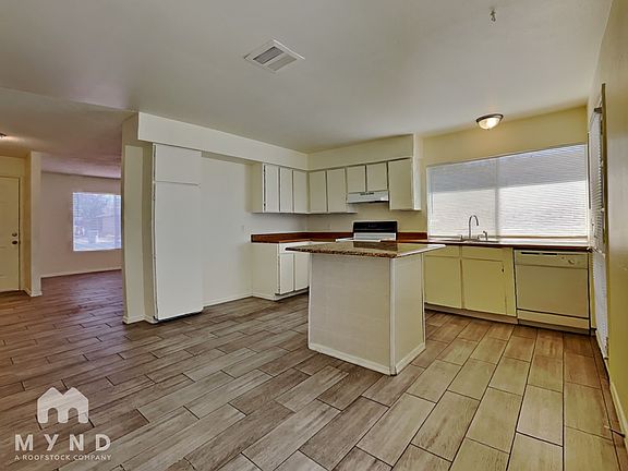 4th image of 5643 W Golden Ln