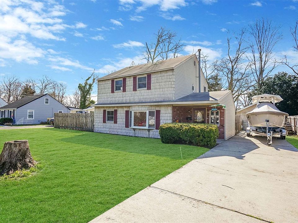 8 Linda Ln Central Islip NY Zillow