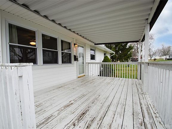 2nd image of 5418 Woodbine Ave