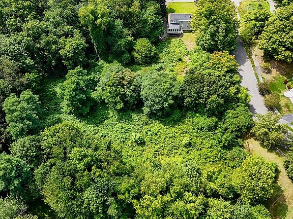 5th image of 129 Forest St