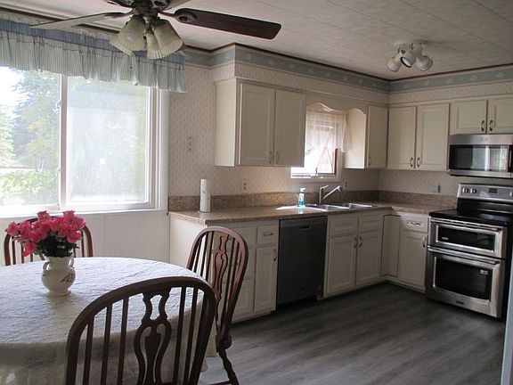 3rd image of 224 Bedford St