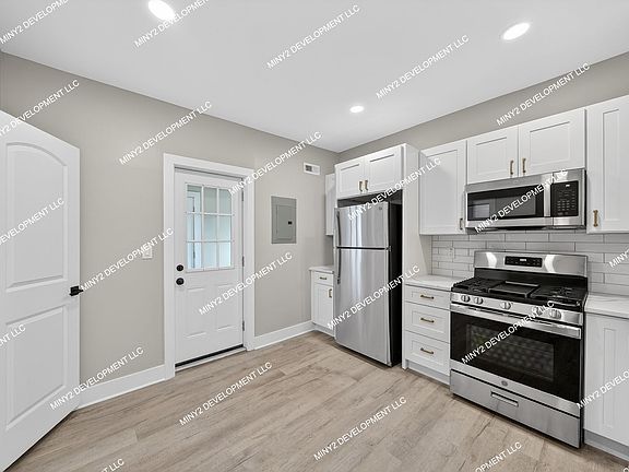 2nd image of 13923 Couwlier Ave