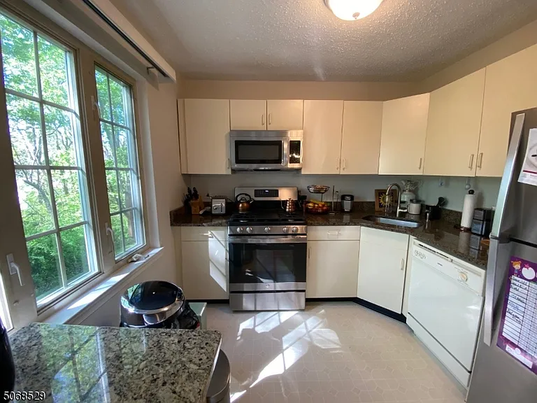 15 Starling Way — Photo 3
