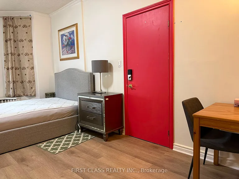 366 Lippincott St #1A — Photo 3