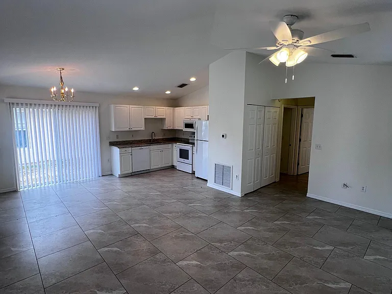 4226 Arcadia Ave — Photo 2