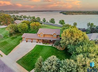2817 Dailey Dr, Mitchell, SD 57301