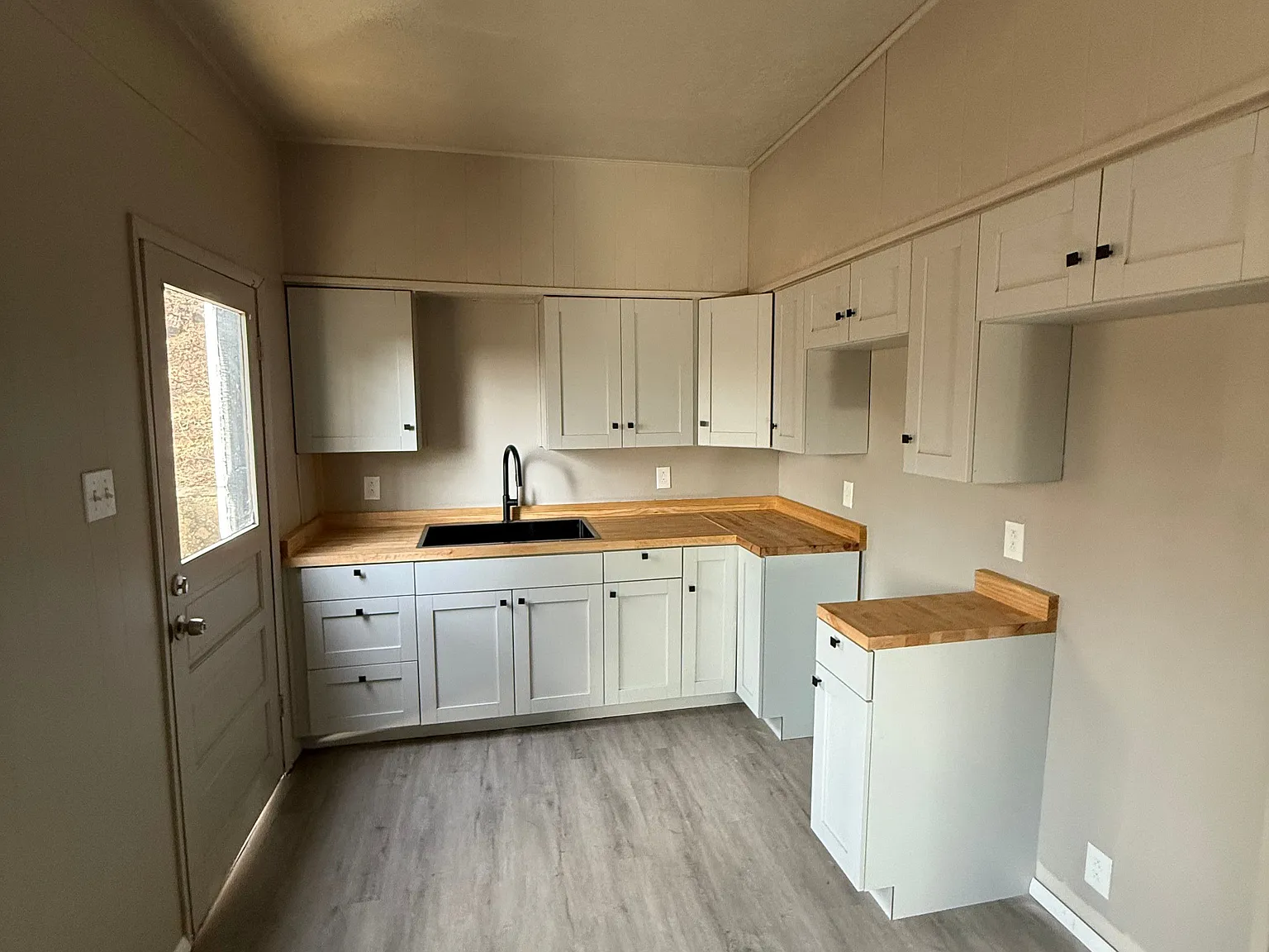 3 bed, 1.0 bath, 1300 sqft, $1,400 — Photo 4