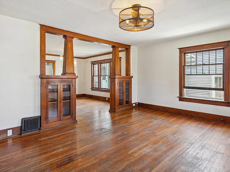112 E Center St — Photo 3