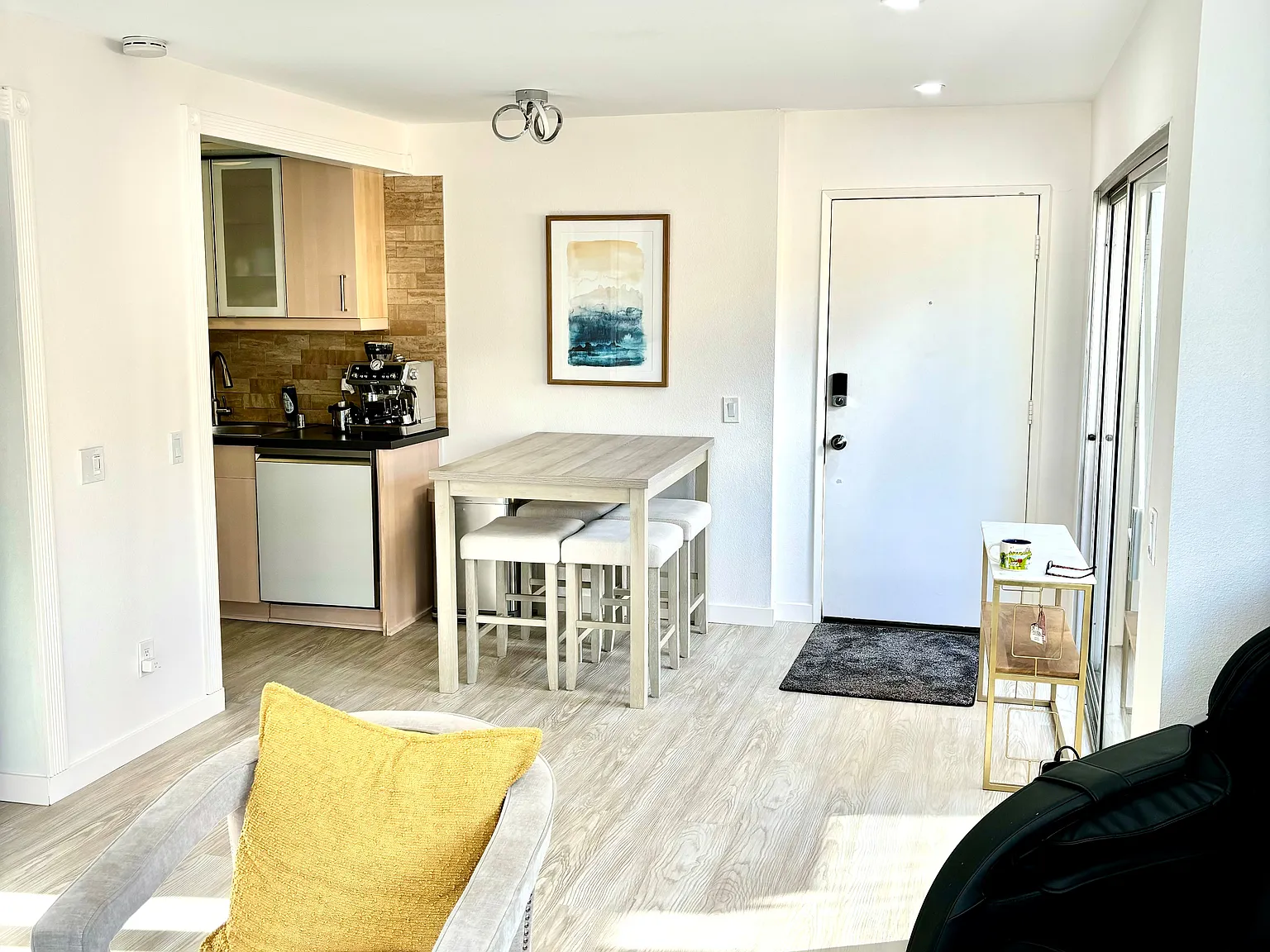 2 bed, 868 sqft, $6,500 — Photo 3