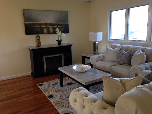 3rd image of 32 Jane Dr