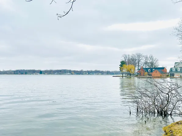 45000 Bayview Dr APT 4, Novi, MI 48377