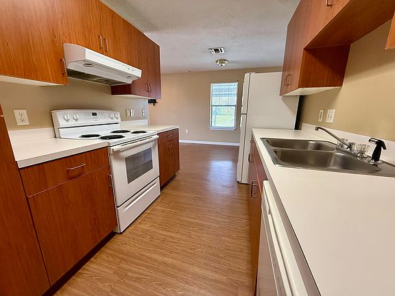 4th image of 604 Derouen St