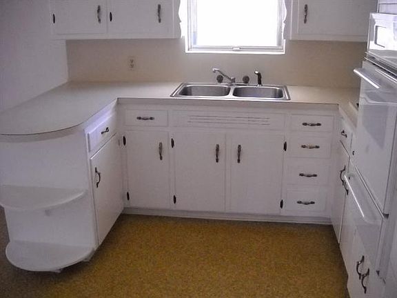3rd image of 2004 Glenhaven Dr