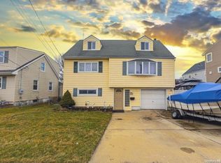 284 Roosevelt Ave, Freeport, NY 11520