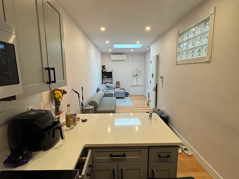 47-18 Vernon Blvd #3R — Photo 3
