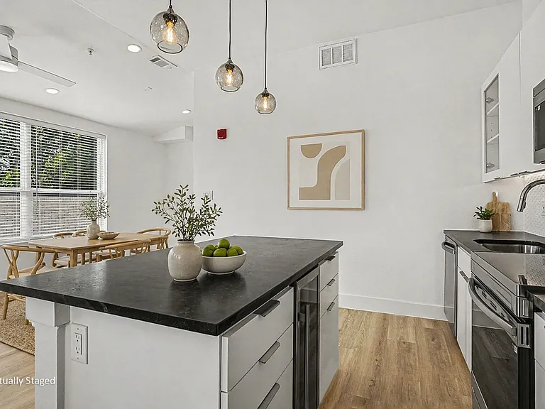 2217 N Fitzhugh Ave #301 — Photo 16