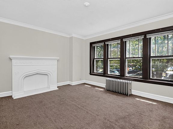 2nd image of 5644-46 W Melrose St