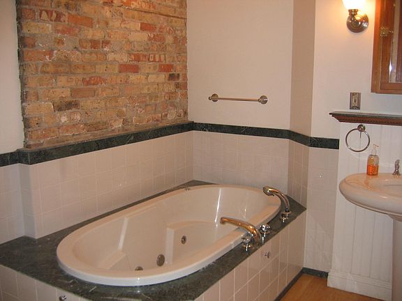 5th image of 2052 N Cleveland Ave Ste 2