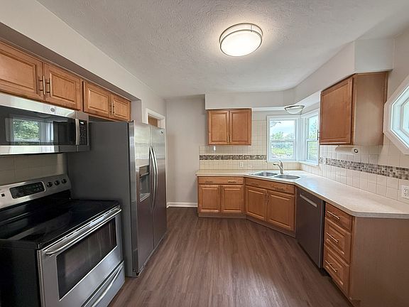 4th image of 370 E 16th St