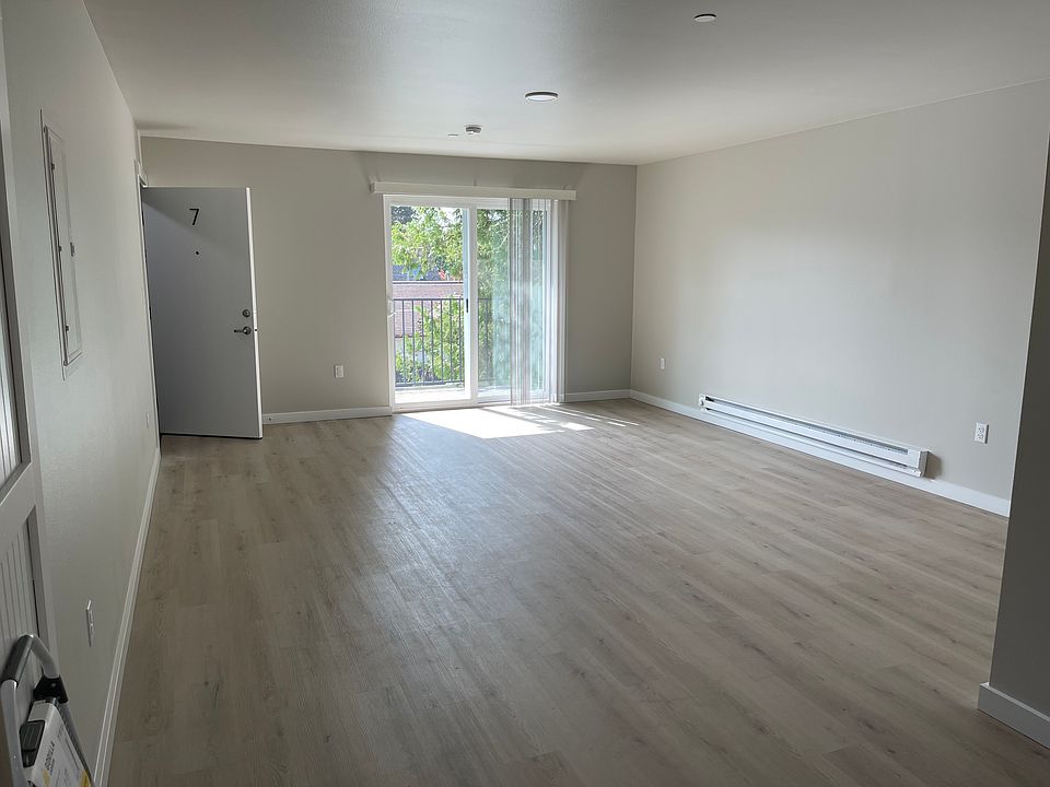 2nd image of 641 N Pine St #7