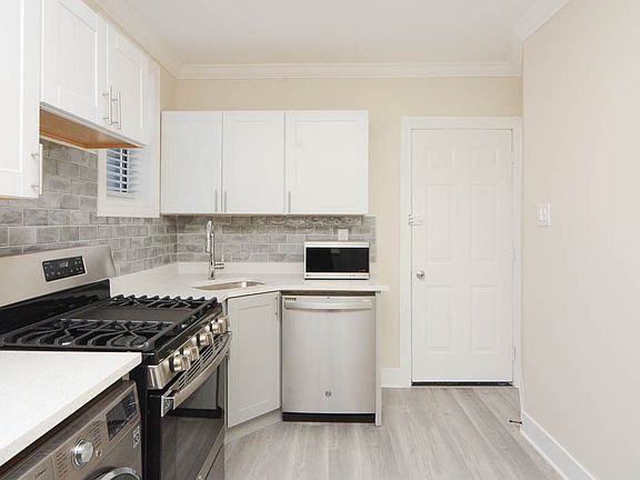 3rd image of 3841 N Greenview Ave #W3