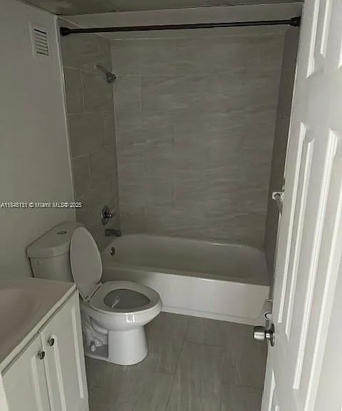 1850 NE 169th St #308 — Photo 24