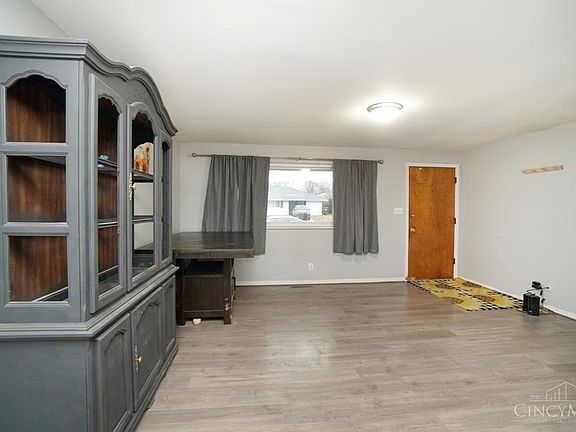 5th image of 914 Meadow Ln