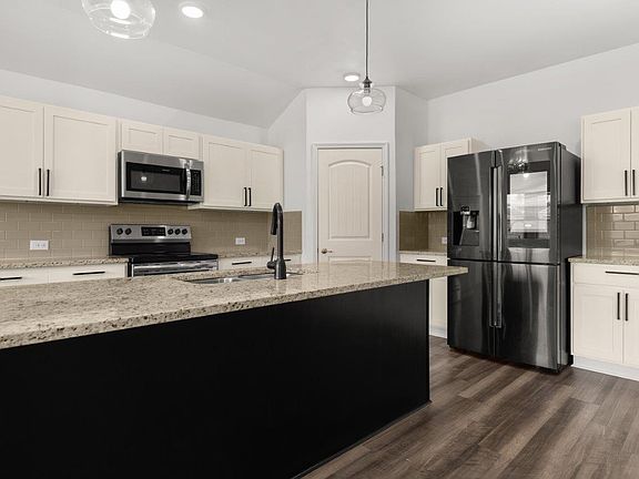 5th image of 1032 S Berryvine Ln