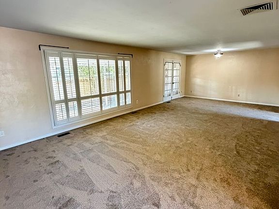 4th image of 550 Carlson Dr