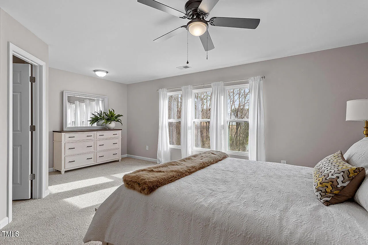 3 bed, 2.5 bath, 1518 sqft, $2,100 — Photo 4