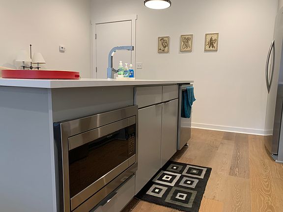 5th image of 411 Fairpoint St #303