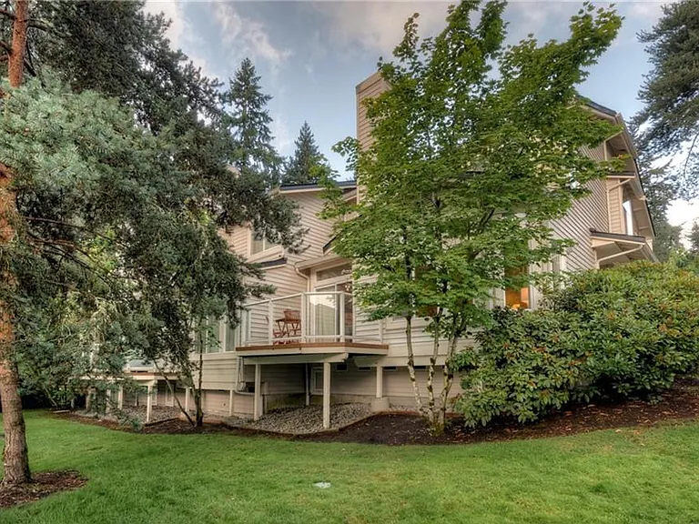 12431 NE 7th Pl — Photo 25