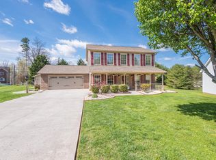 464 Country Run Cir, Powell, TN 37849