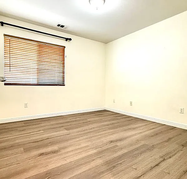 1319 Jacaranda Cir — Photo 18
