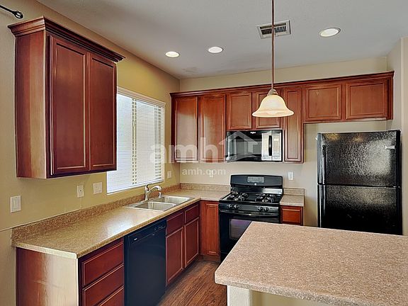3rd image of 5516 Stelle Amore St