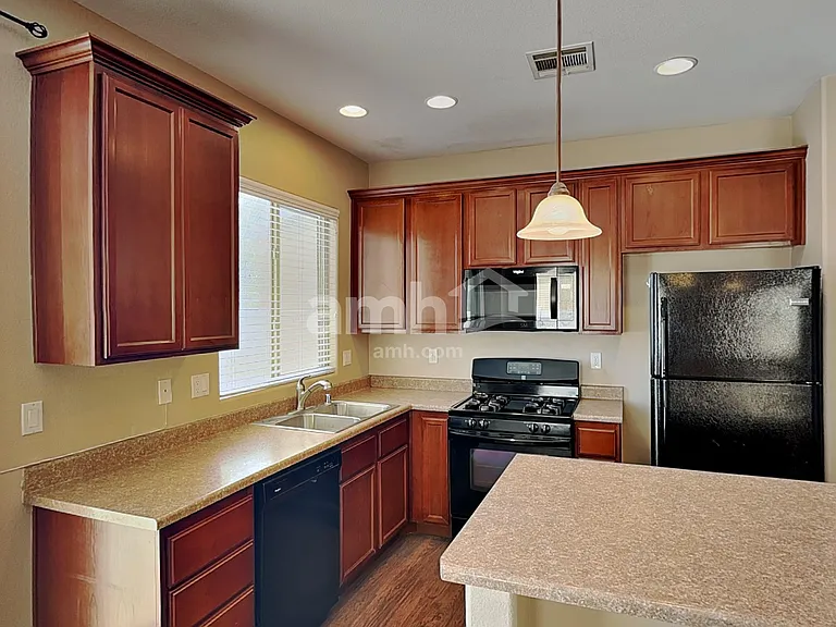 5516 Stelle Amore St — Photo 3