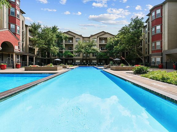 Inwood on the Park apartments community photo