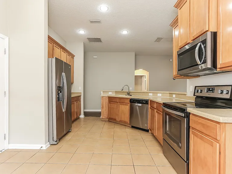 1841 Creekview Dr — Photo 7