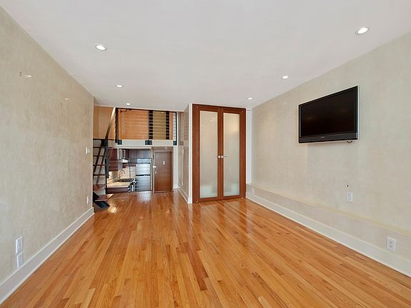 4th image of 184 Thompson St APT 5G