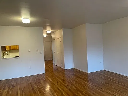 Rented by Perry Associates NYC Inc | media 22