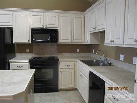 Lots of kitchen cabinets