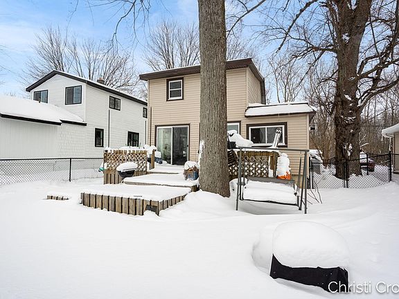 4th image of 3779 Willow Dr NE