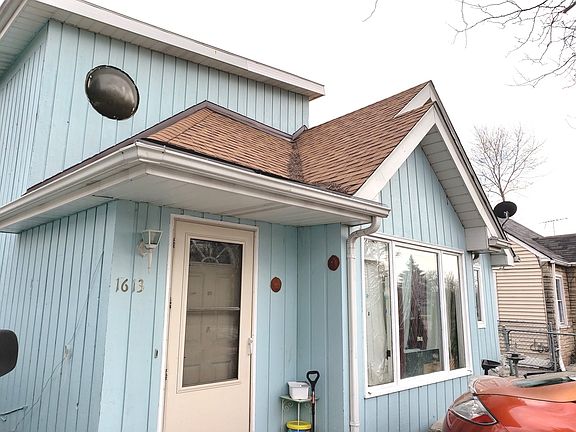3rd image of 1613 Round Lake Dr