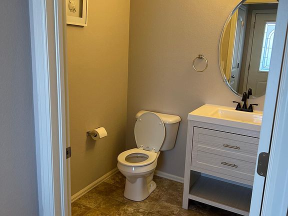 1/2 bathroom (1st floor)