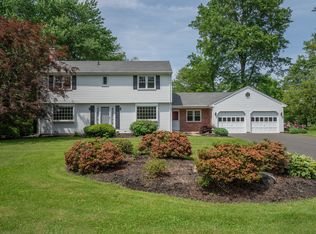 6 Mallard Dr, Bloomfield, CT 06002