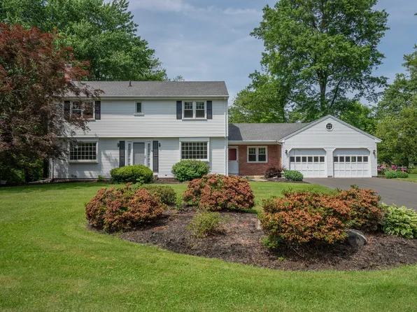 6 Mallard Drive, Bloomfield, CT 06002